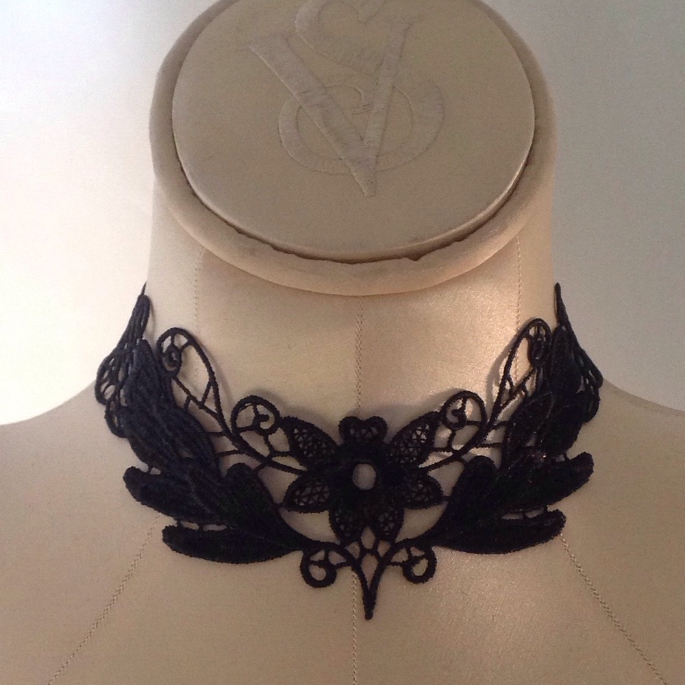 Black lace adjustable choker necklace